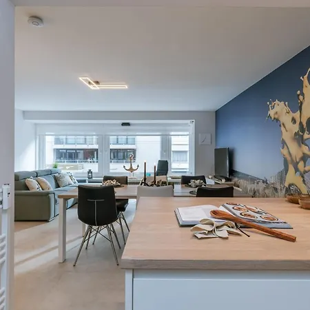 Modern 2 Bedroom Near The Sea