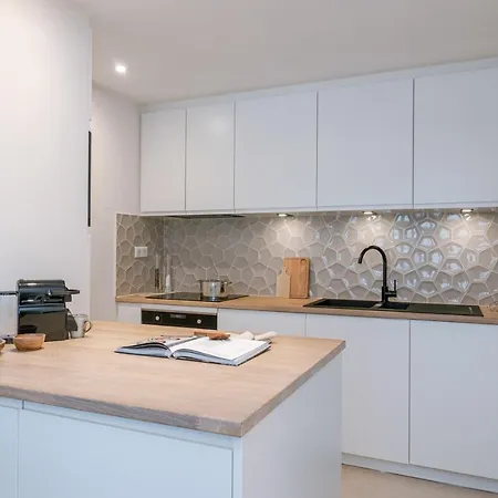 شقة Modern 2 Bedroom Near The Sea ميدل كيرك