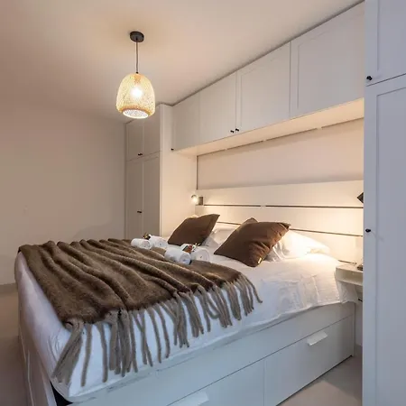 Modern 2 Bedroom Near The Sea Appartamento *
